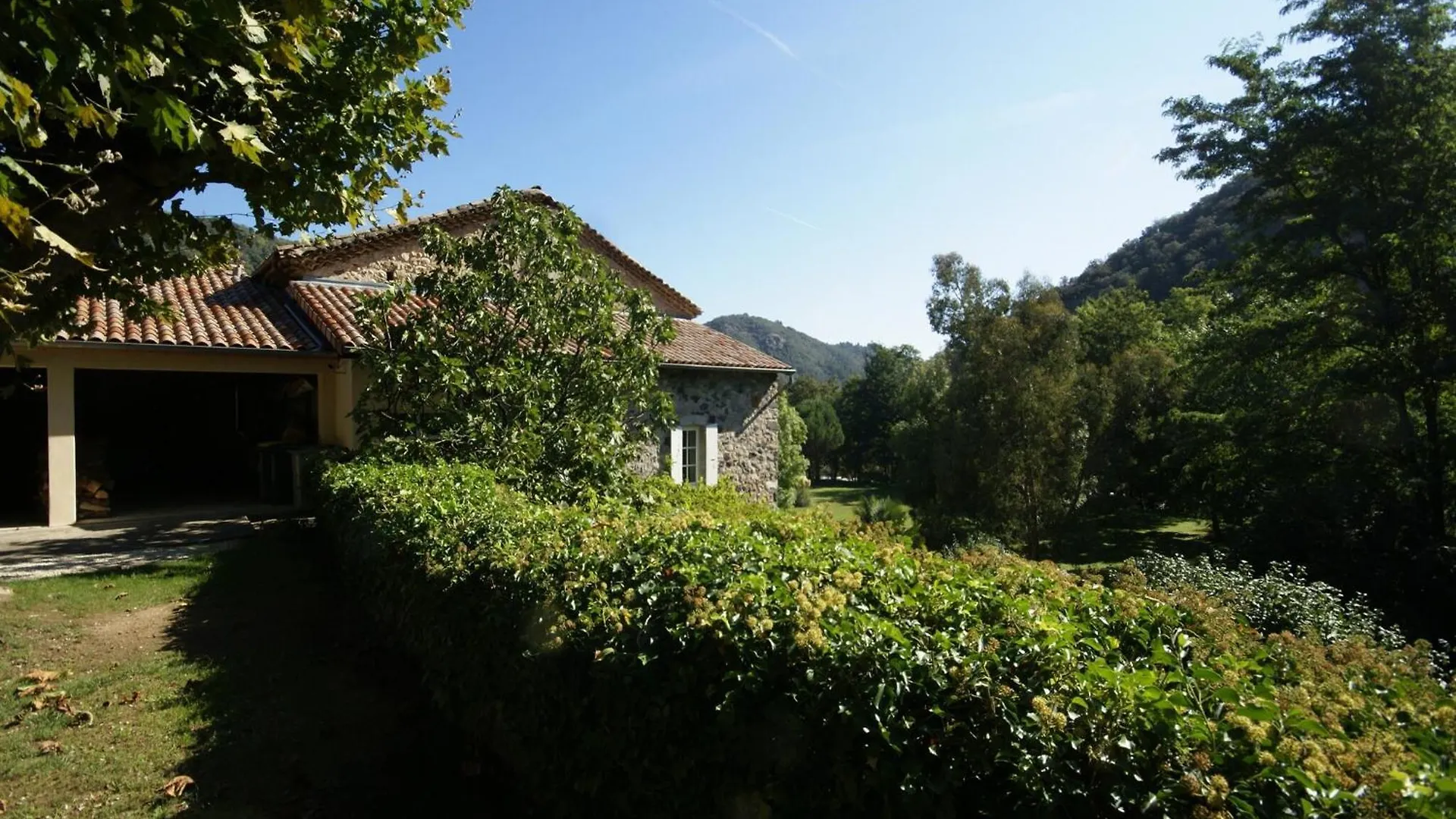Lovely House With Grass Garden Shared Swimmingpool Next To The River Ard Che Lalevade-dʼArdèche Frankrike