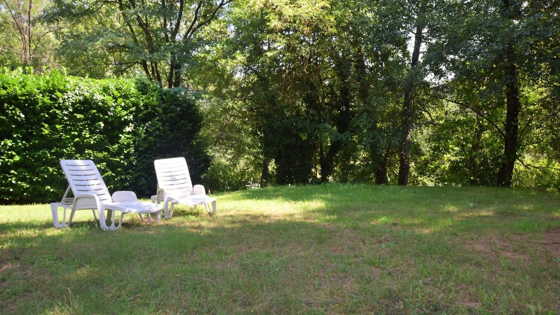 Semesterbostad Lovely House With Grass Garden Shared Swimmingpool Next To The River Ard Che Lalevade-dʼArdèche Frankrike
