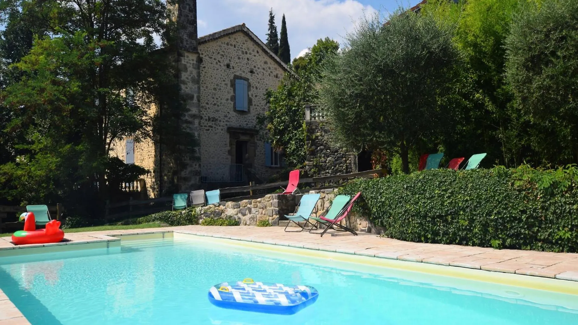 Semesterbostad Lovely House With Grass Garden Shared Swimmingpool Next To The River Ard Che Lalevade-dʼArdèche