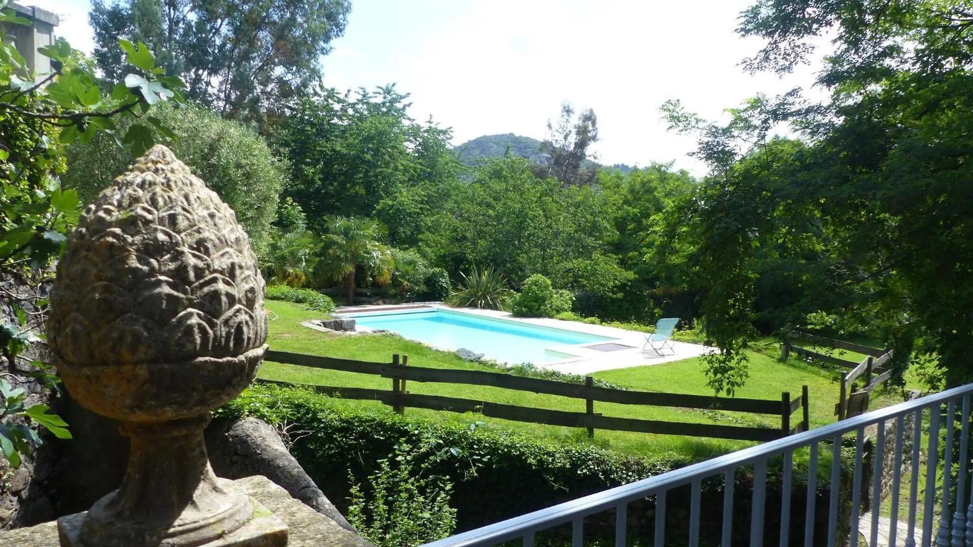 Lovely House With Grass Garden Shared Swimmingpool Next To The River Ard Che Lalevade-dʼArdèche Frankrike
